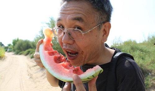 吃瓜高难动作,挑战极限！揭秘吃瓜界的“高难动作”大揭秘