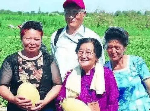 老太吃瓜日常,揭秘社区八卦风云录