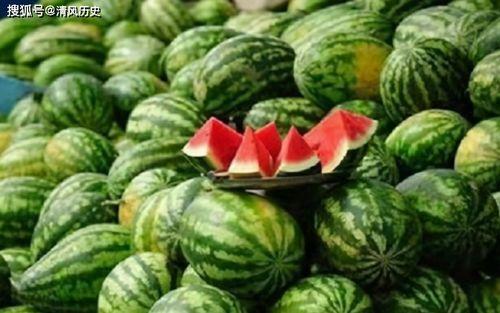 吃瓜从中间吃还是两边吃,从中间吃瓜还是两边吃，揭秘吃瓜新姿势